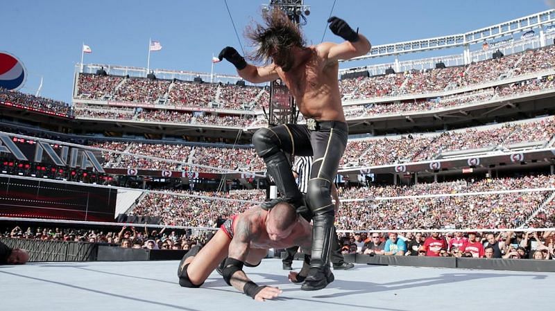 Could the Viper renew his rivalry with Seth Rollins ?